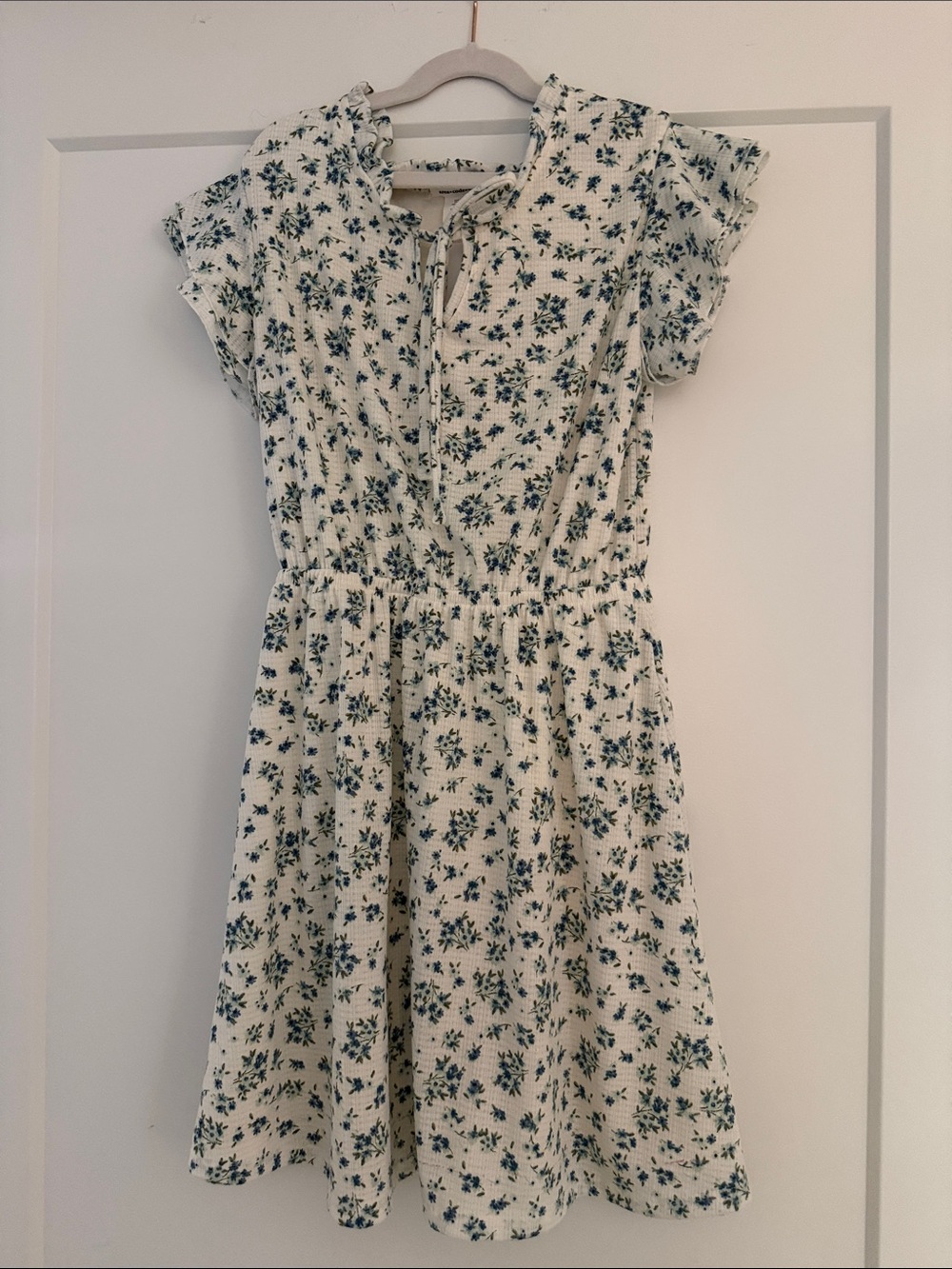 Area code 407 Girls' Floral Tie-Neck Dress - White with Green Print